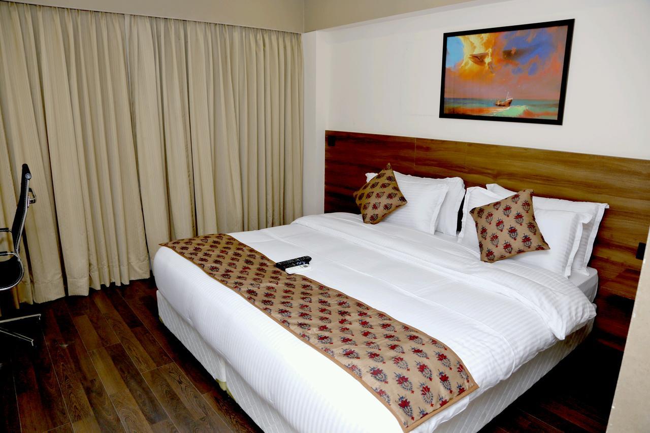 Hotel Mumbai House Andheri East, Mumbai  Buitenkant foto