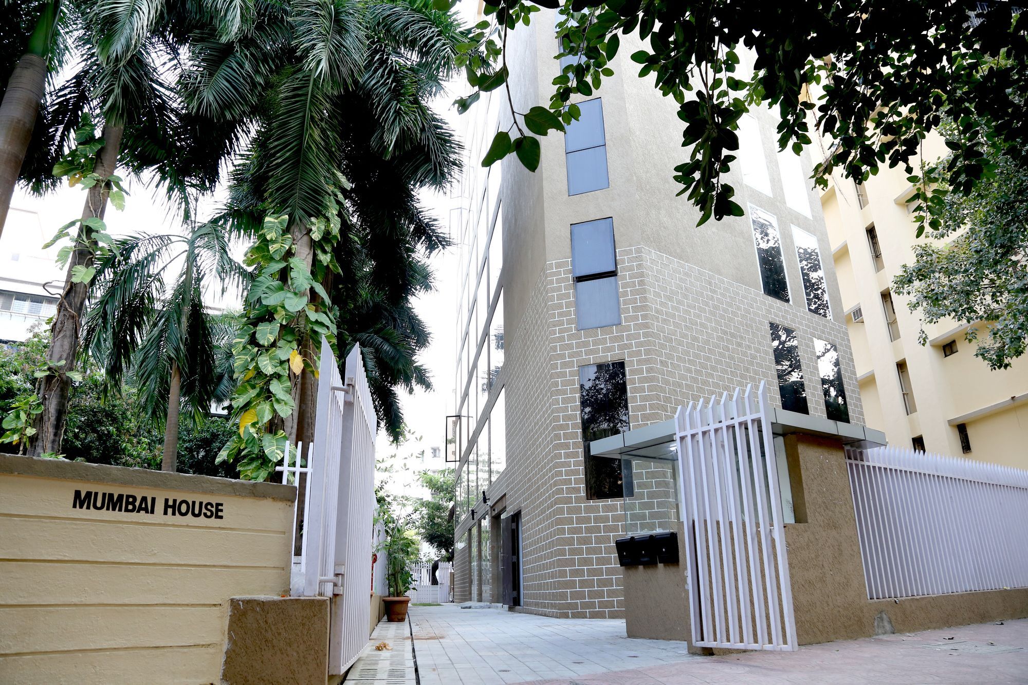 Hotel Mumbai House Andheri East, Mumbai  Buitenkant foto