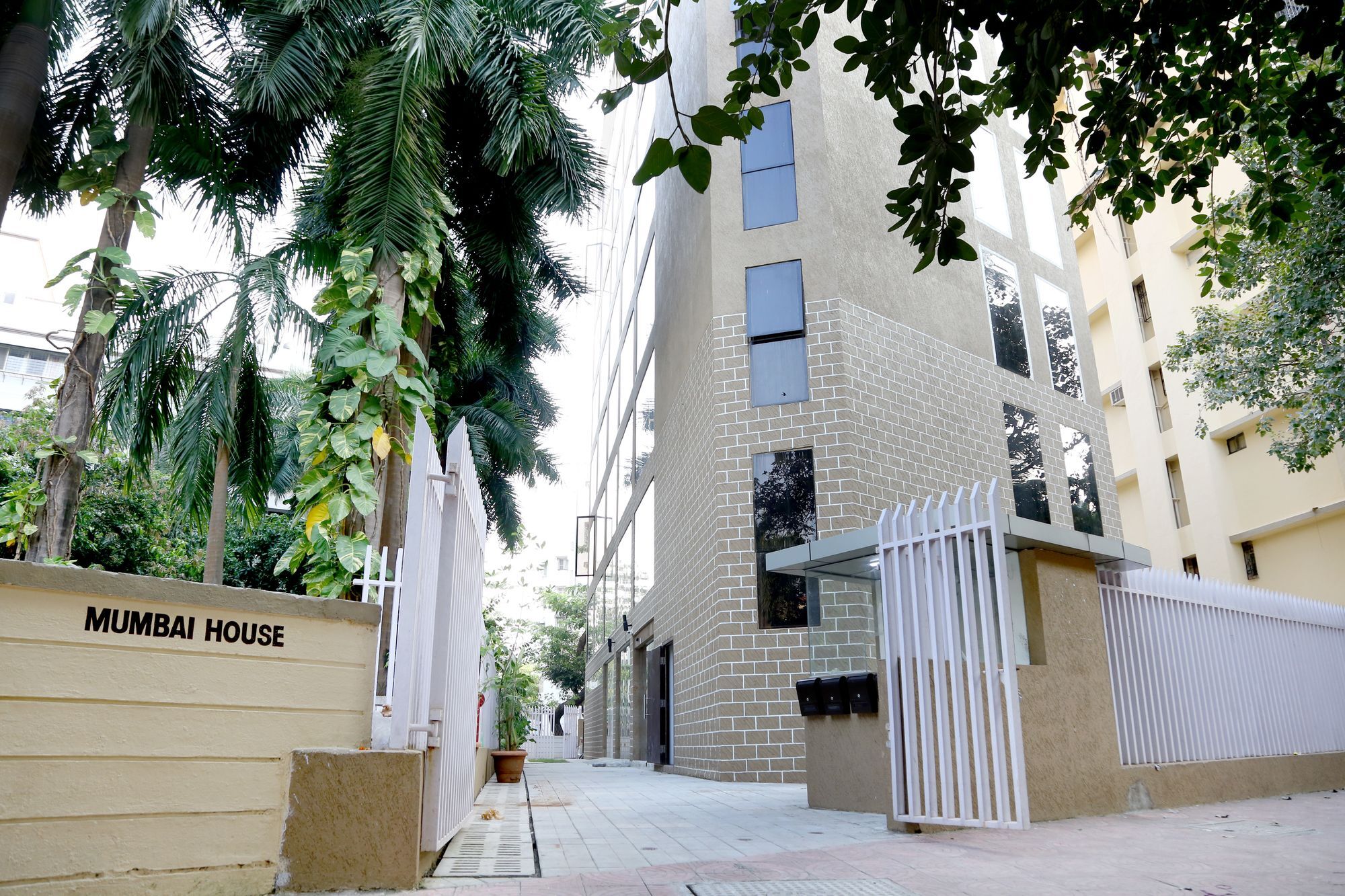 Hotel Mumbai House Andheri East, Mumbai  Buitenkant foto